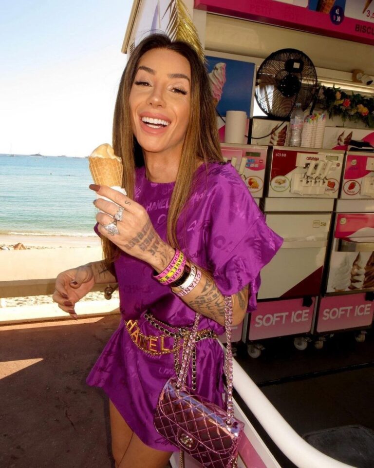 Maya Massafera abre álbum de fotos em praia da França Foto: Reprodução/Instagram