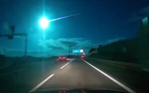 Meteoro ilumina céu de Portugal e gera registros incríveis