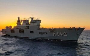 NAM Atlântico | Conheça o navio de guerra gigantesco enviado ao RS