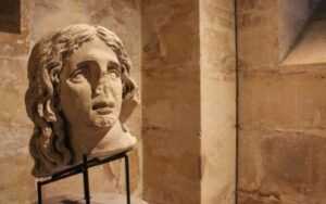 Por que tantas estátuas gregas e romanas não têm nariz?
