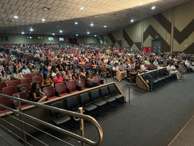Professores da REME participam do 1º seminário Leitura e Escrita na Educação Infantil