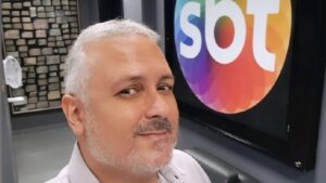 Repórter do SBT é surpreendido com crítica à concorrente: "Globo lixo"