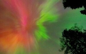 Tempestades solares intensas geram auroras raramente vistas nos últimos 500 anos