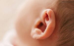 Terapia genética faz menina escutar pela primeira vez