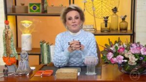 Ana Maria Braga chora com música especial da carreira de Ayrton Senna