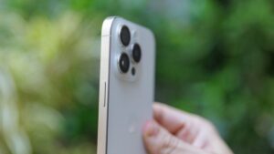 Apple planeja iPhone “significativamente mais fino”, diz jornal