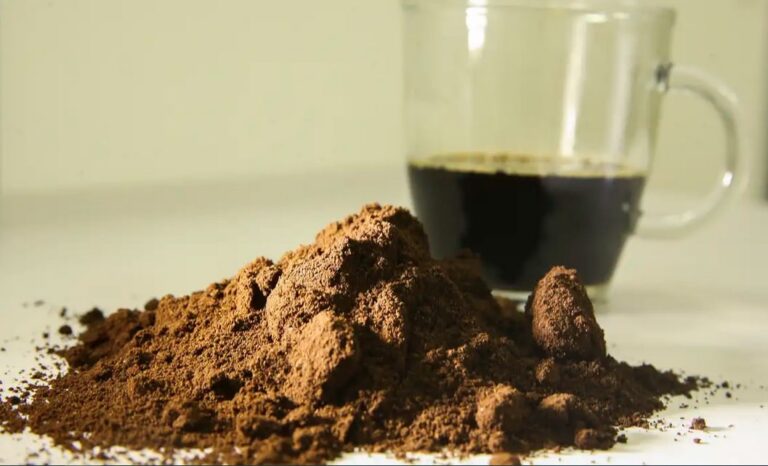 Aroma do café pode ajudar a reduzir hábito de fumar, mostra estudo