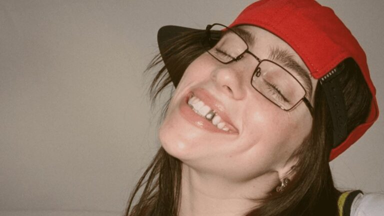 Billie Eilish alcança 100 milhões de ouvintes no Spotify