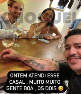 Bruna Marquezine e João Guilherme são tietados por fã em restaraunte: 'Casal muito gente boa' Reprodução/Choquei