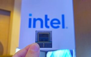 CPUs Intel Lunar Lake chegam com RAM embutida no chip e grande foco em IA