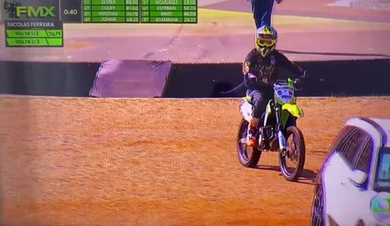 Coxinense Nicholas Ferreira, brilha no desafio de Motocross Estilo Livre em Atibaia