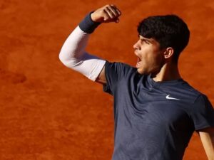 De virada, Alcaraz conquista Roland Garros