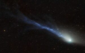 Destaque da NASA: cometa azul e verde é a foto astronômica do dia