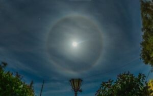 Destaque da NASA: halo lunar é foto astronômica do dia