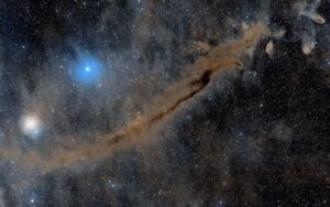 Destaques da NASA: faixa escura no céu é a foto astronômica do dia