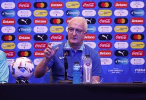 Dorival Júnior confirma escala para estreia na Copa América