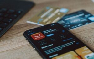 EUA apertam fiscalização sobre compras populares de Shein e Temu