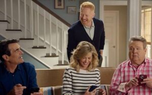 Elenco de Modern Family se reúne em novo comercial do WhatsApp