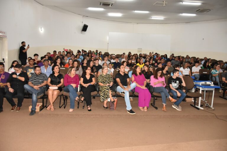 Famílias orgulhosas marcam evento de premiação da 18ª Olimpíada Brasileira de Matemática das Escolas Públicas