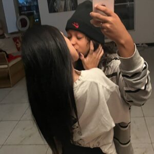 Pyetra Benelli compartilhou uma sequência de fotos românticas ao lado de Bianca e se declarou Reprodução/Instagram