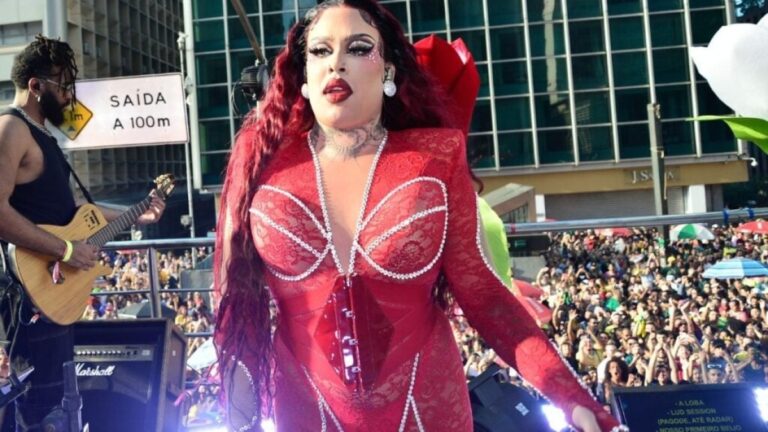 Gloria Groove agita Parada LGBT+ com performance épica no trio elétrico