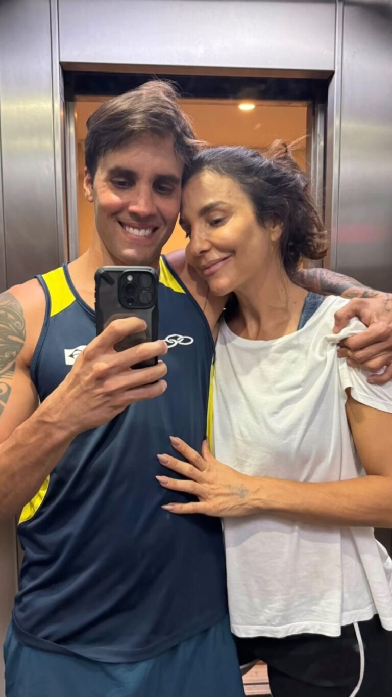 Ivete Sangalo e marido ostentam corpos sarados em fotos no espelho Reprodução/Instagram