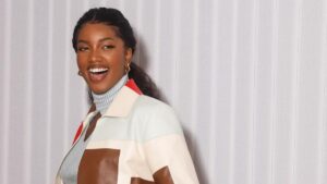 Iza comenta sobre terceiro álbum: “mais solar da minha vida”