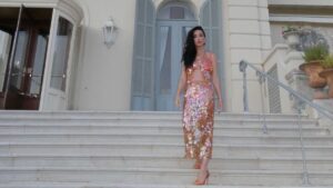 Katy Perry compartilha fotos de biquíni e fãs pedem novo CD