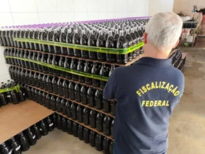 Mistura de suco, corante e álcool feita no PR era vendida como ‘vinho colonial gaúcho’