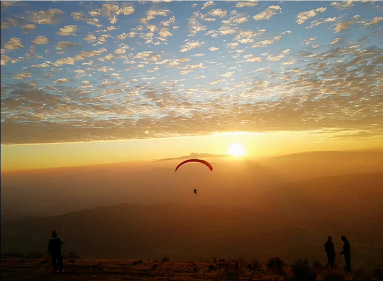 Os voos duplos acontecem no Pico da Cascavel mais um mirante incrível para apreciar a cidade VGCOM - ASTUR - arquivo Pico da Cascavel