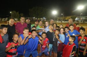 Prefeitura entrega iluminação na Arena Buracanã e no campo do Jardim Talismã