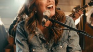 Rachel Novaes apresenta single “Alegria / Sou Feliz”