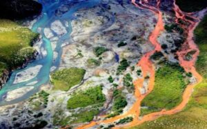 Rios do Alasca ficam laranja e mudança de cor é vista do espaço