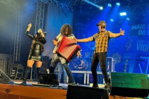 Shows levantam público na terceiro noite de Festa Junina de Dourados