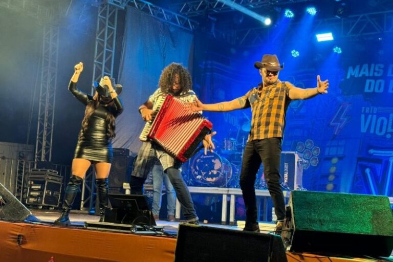 Shows levantam público na terceiro noite de Festa Junina de Dourados