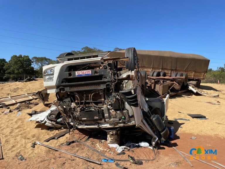 Três ficam feridos em colisão entre carreta e caminhão na BR-163 em Coxim