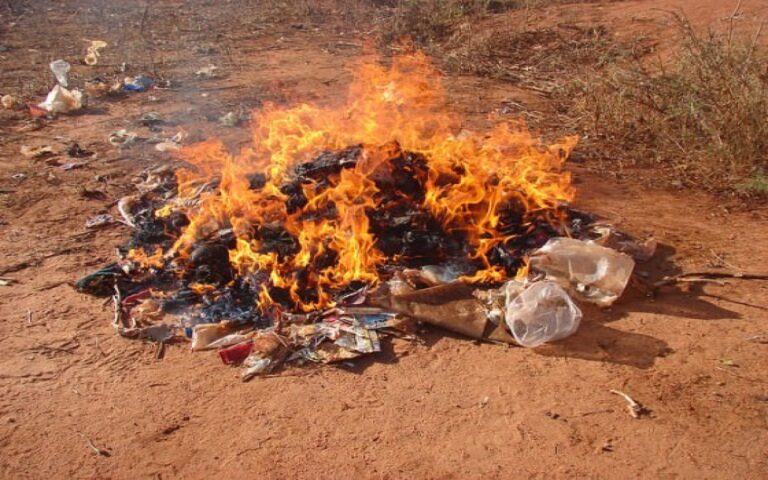 Vigilância Sanitária de Coxim alerta população para não atear fogo durante período de seca