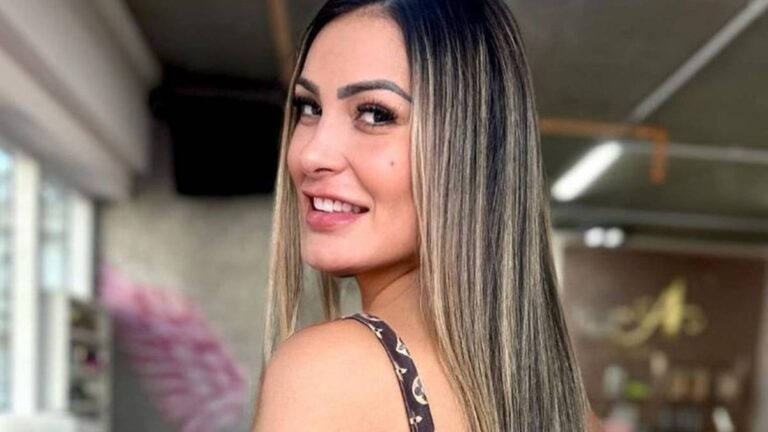 Andressa Urach faz bifurcação na língua para produção de conteúdo adulto; veja