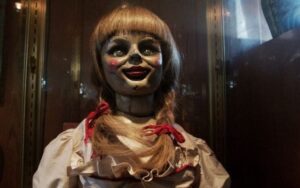 Annabelle queimada em incêndio não era a original — mas foi usada nos filmes