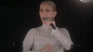 Céline Dion retorna aos palcos nas Olimpíadas e comove fãs: ‘Triunfal’