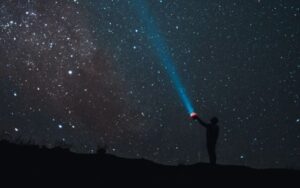 Céu de julho | Cometa e chuva de meteoros são destaques do mês