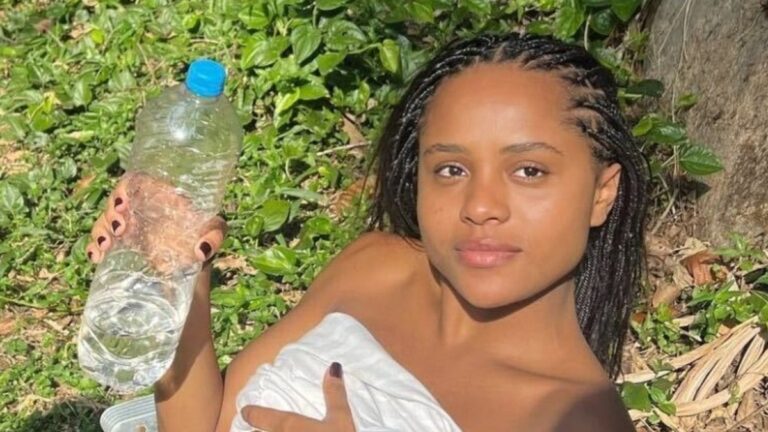 Duda Santos, a Maria Santa de Renascer, posa de topless na natureza: 'Paz terrível'