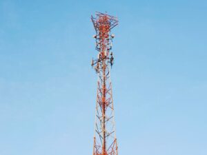 Empresária relata furto de equipamentos em torre de internet em Costa Rica