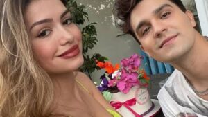 Ex de Luan Santana é criticada por manter fotos com o cantor nas redes
