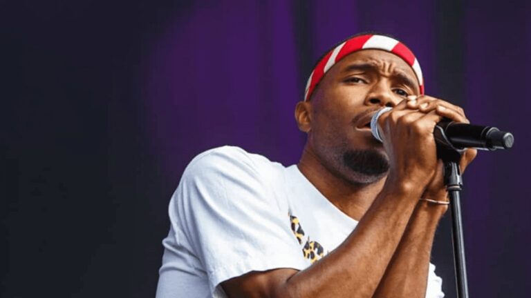 Frank Ocean posta foto em estúdio e fãs esperam novas músicas
