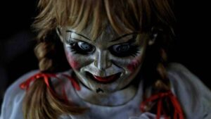 Incêndio na exposição da Casa Warner queima Annabelle original dos filmes