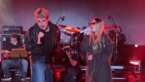 Jão e Luisa Sonza cantam juntos ‘Pro Dia Nascer Feliz’ em show