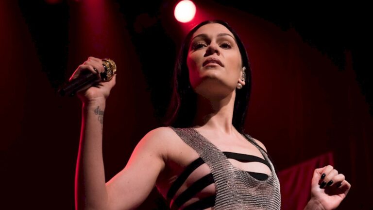 Jessie J revela diagnósticos de TOC e TDAH