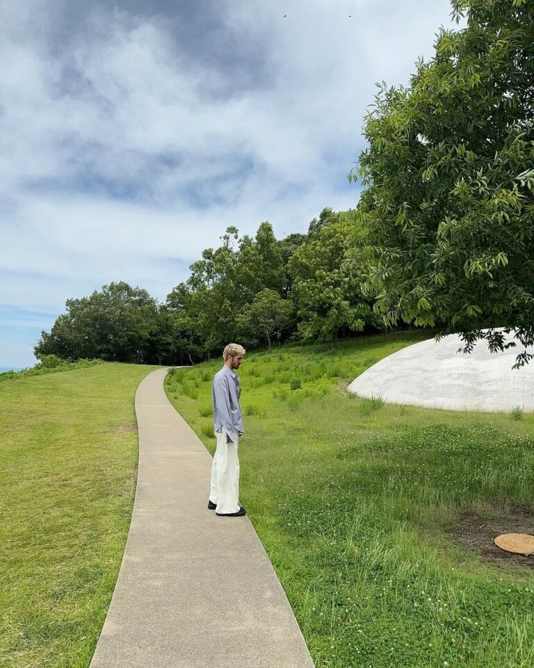 João Guilherme posta fotos de passeio pela ilha Teshima, no Japão Reprodução/Instagram