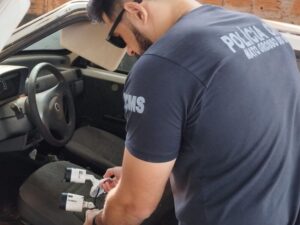 Jovem é preso após furtar câmeras de segurança de trailer
